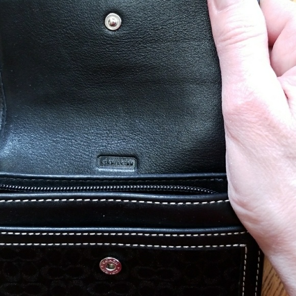 Authentic Coach Signature Wallet - Picture 5 of 8